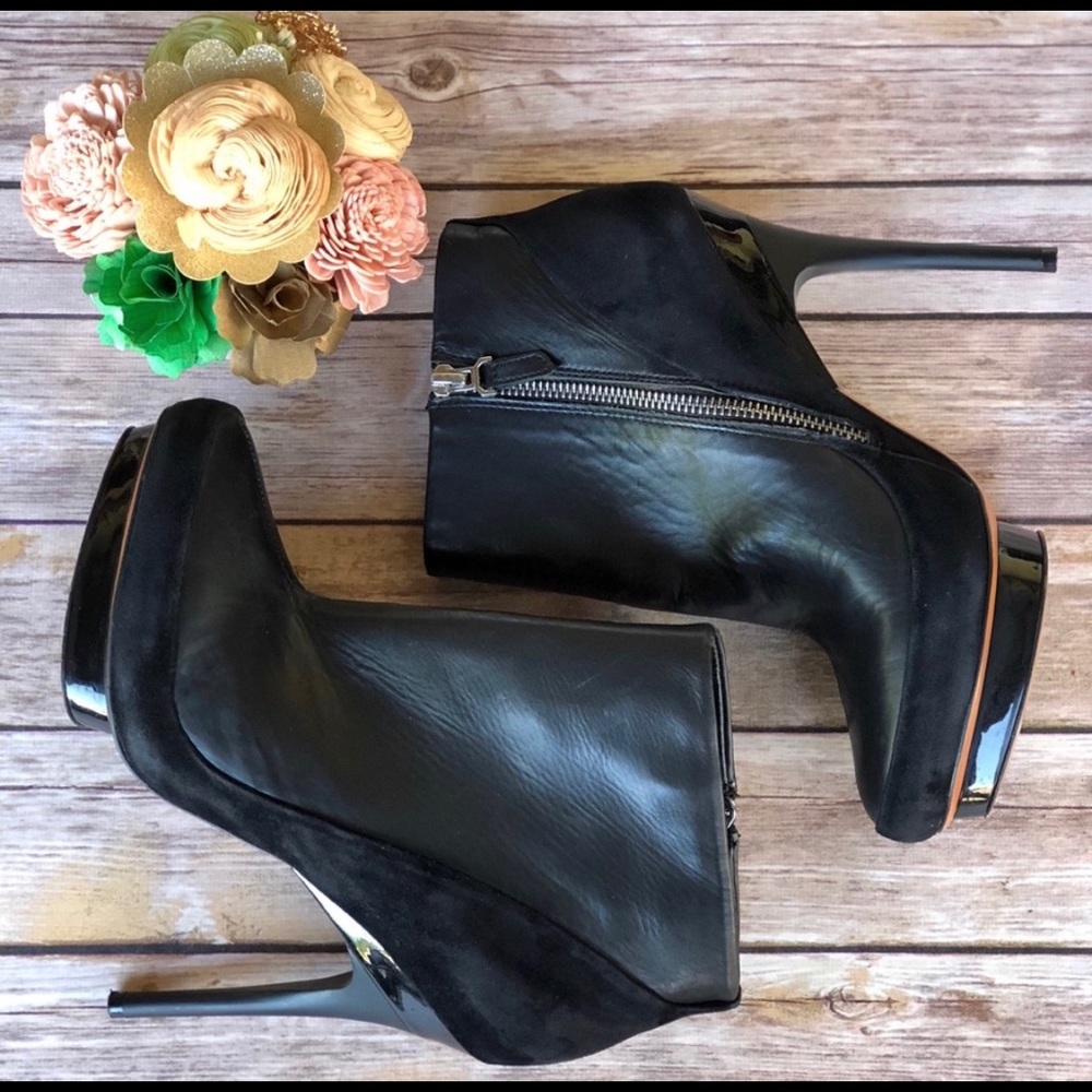 Badgley Mischka Dallas Booties Size 9